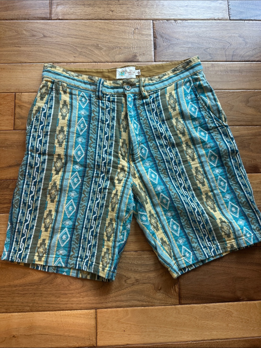 Vtg The Territory Ahead Aztec Navajo cloth shorts. Sz 34